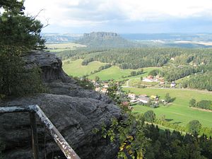 Blick vom Pfaffenstein auf den Papststein